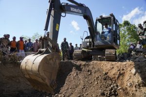 Tinjau Lokasi Jembatan di Bima, Danrem 162/WB Optimis Tiga Jembatan Selesai Tepat Waktu