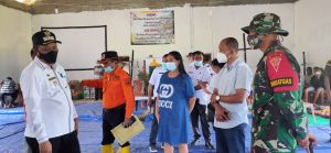 Satgas Yonif 742 Berikan Bantuan Pakaian Layak Pakai Bagi Korban Banjir di Belu