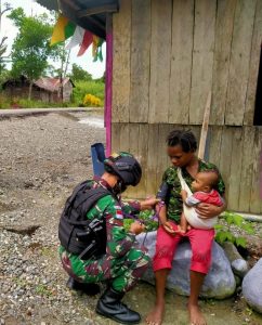 Jaga Kesehatan Warga, Satgas Yonif 512 Berikan Pengobatan Gratis di Papua