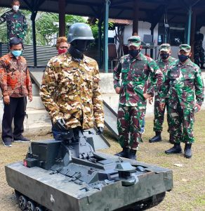 Kadislitbangad Tinjau Rekayasa Robot Tembak Reaksi