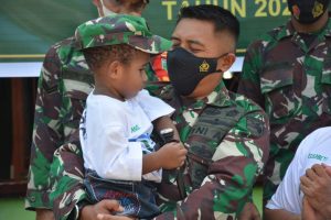 Sambangi Yayasan Ibu dan Anak Cinta Bella, Dandim 1710/Mimika Beri Bantuan Anak Lumpuh Otak