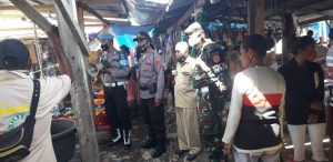 Satgas Yonarmed 6 Bantu Pihak Kecamatan Miomaffo Barat Lakukan Patroli BBM