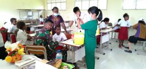 Satgas Yonif 756 Berikan Pelayanan Kesehatan Di Kampung Kiliarna Papua