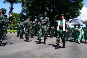 Kunjungi Yonarmed 1/Roket/AY/1/2, Pangdivif 2 Kostrad Ajak Prajuritnya Harumkan Satuan Kostrad