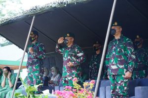 Kunjungi Yonarmed 1/Roket/AY/1/2, Pangdivif 2 Kostrad Ajak Prajuritnya Harumkan Satuan Kostrad