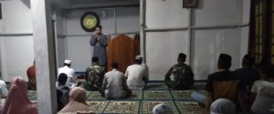 Satgas Yonif 642 Berikan Bantuan Al-Quran Kepada Masjid Perbatasan