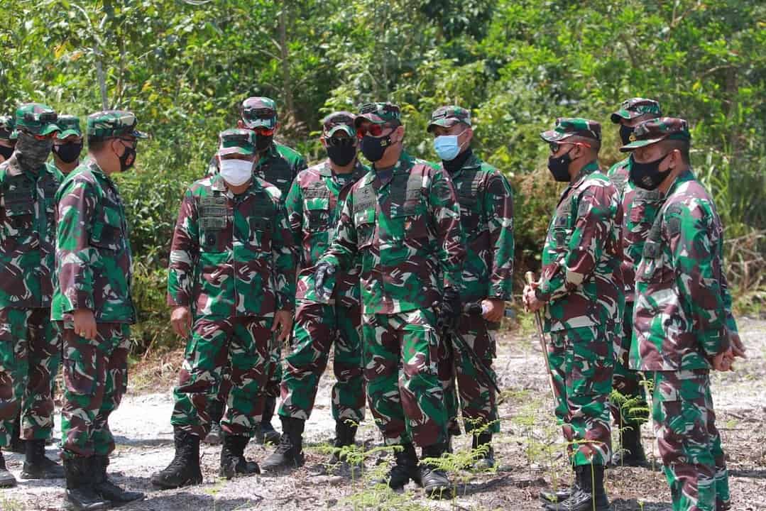 Komandan Kodiklatad tinjau lokasi Pendaratan Pantai dan LFX di Amborawang, Kalimantan Timur.