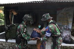 Yonif PR 305 Kostrad Gelar Baksos dan Karbak di Daerah Latihan