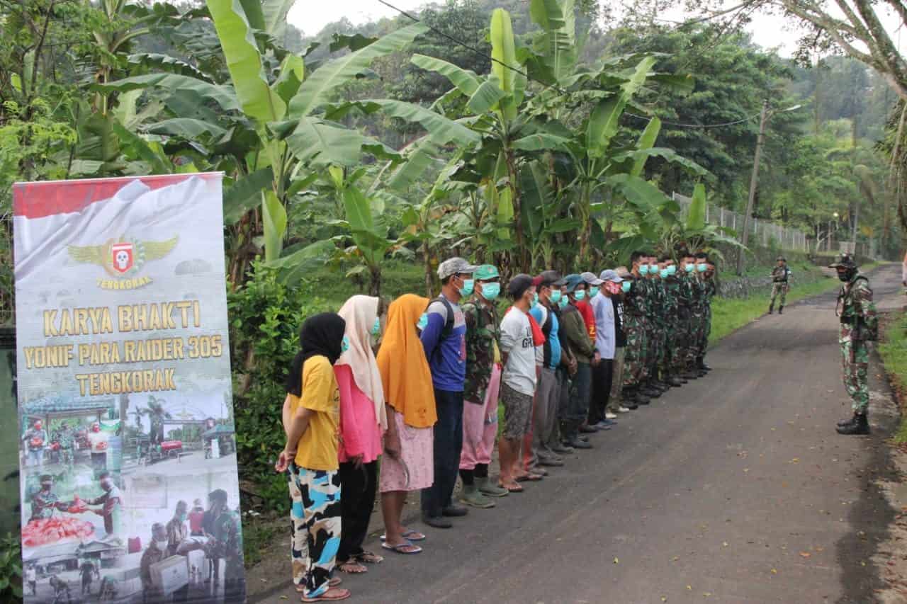 Yonif PR 305 Kostrad Gelar Baksos dan Karbak di Daerah Latihan