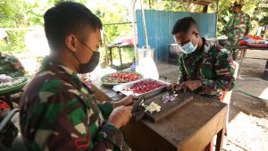 Layani Kebutuhan Satgas Zeni dan Masyarakat, Denbekang Kupang Gelar Dapur Lapangan