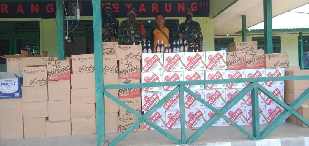 Satgas Pamtas Yonif Mekanis 643/Wns Mengamankan Ribuan Botol Miras