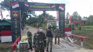 Satgas Yonif 403 Bagikan Takjil kepada Masyarakat di Perbatasan Papua