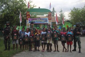 Rayakan Idul Fitri, Satgas Yonif 131 Berbagi Tali Asih di Kampung Mosso Papua