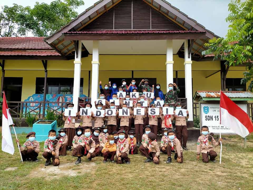 Tumbuhkan Rasa Cinta Tanah Air, Satgas Pamtas Yonif Mekanis 643/Wns Berikan Pembinaan Pramuka.