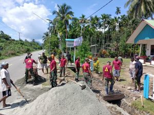 Satgas Yonif  131/Brs Bersama Warga Karya Bhakti di Gereja GKI Nehemia Papua