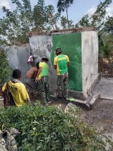 Terbengkalai dan Tak Terawat, Satgas Yonarmed 6/3 Perbaiki Bak Penampungan Air Dusun Oelbinose