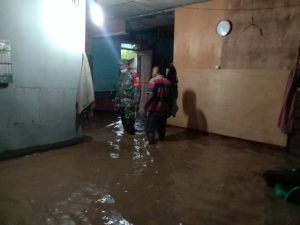 Kodim Pidie Evakuasi Korban Banjir Gampong Jok Tanjong