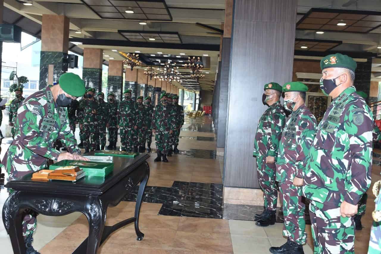 Kasad Pimpin Sertijab Pangkostrad dan 5 Pejabat Teras TNI AD