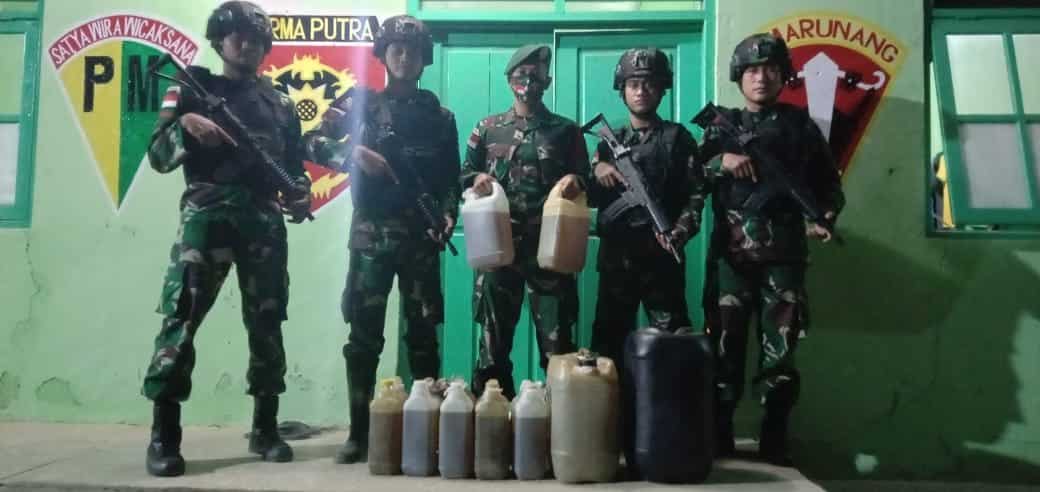 Patroli Satgas Yonarmed 6/3 Gagalkan Penyelundupan BBM Ke Timor Leste