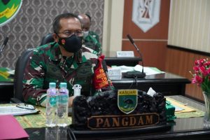 Kodam XVIII/Kasuari Ikuti Vicon Dengan Mabes TNI Tentang Pelaksanaan PPKM Mikro dan Program Vaksinasi Nasional