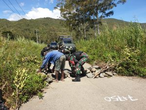 Sempat terhalang Roadblock Saat Kunjungi Distrik Bolakme, Dansatgas Yonif 751/ VJS Ingatkan Keberagaman