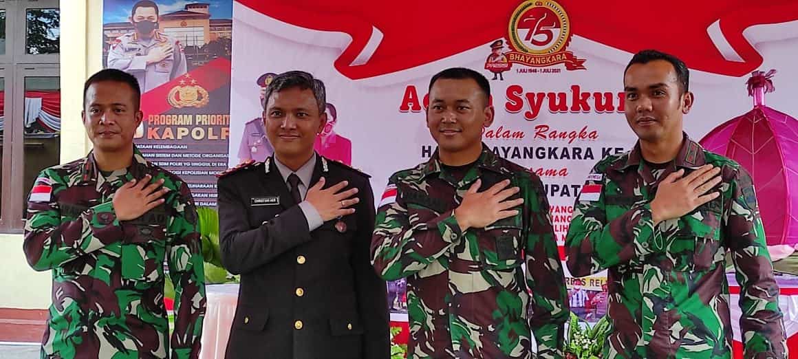 Hadiri HUT Bhayangkara Ke75, Satgas Yonif 403 Pererat Sinergitas TNI-Polri di Perbatasan RI-PNG