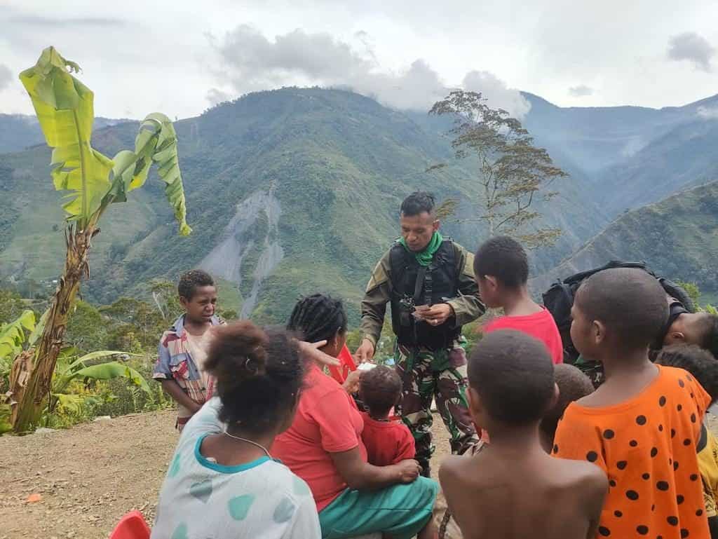 Peduli Generasi Muda Papua, Satgas Yonif RK 751/VJS Lakukan Pendekatan Hingga Pembekalan Secara Non Formal