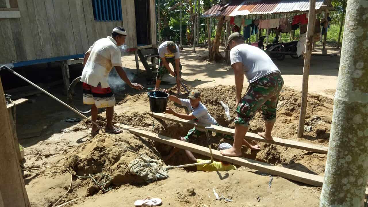 Penuhi Kebutuhan Air Bersih, Satgas Yonif 131 Bersama Masyarakat Buat Sumur di Skouw Sae Papua