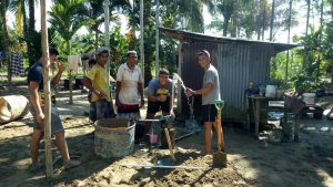 Penuhi Kebutuhan Air Bersih, Satgas Yonif 131 Bersama Masyarakat Buat Sumur di Skouw Sae Papua