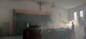 Cegah Malaria dan DBD, Satgas Yonarmed 6/3 Gelar Fogging di Desa Perbatasan