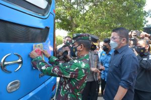 Kasdam II/Swj Ikuti Kegiatan Penempelan Stiker Kendaraan Kampanye Prokes dan PPKM