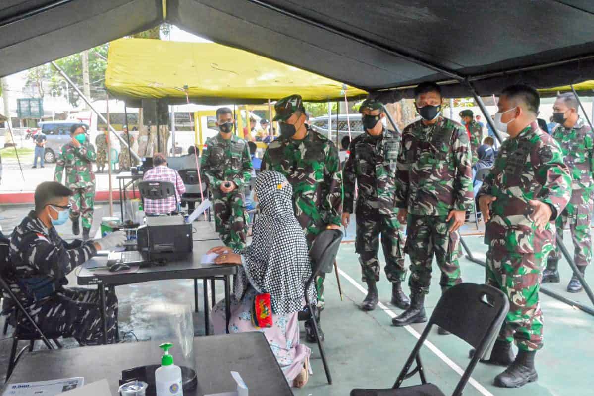 Danrem 172/PWY Meninjau Serbuan Vaksinasi Gelombang Kedua Tahap I di Jayapura