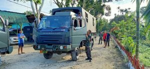 Aksi Nyata TNI, Satgas Pamtas Yonif 403/WP Bantu Transportasi Sekolah Anak-anak di Wilayah Perbatasan