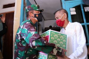 Kodam II/Sriwijaya dan Polda Sumsel Distribusikan Paket Sembako Kepada Warga Terdampak Covid-19