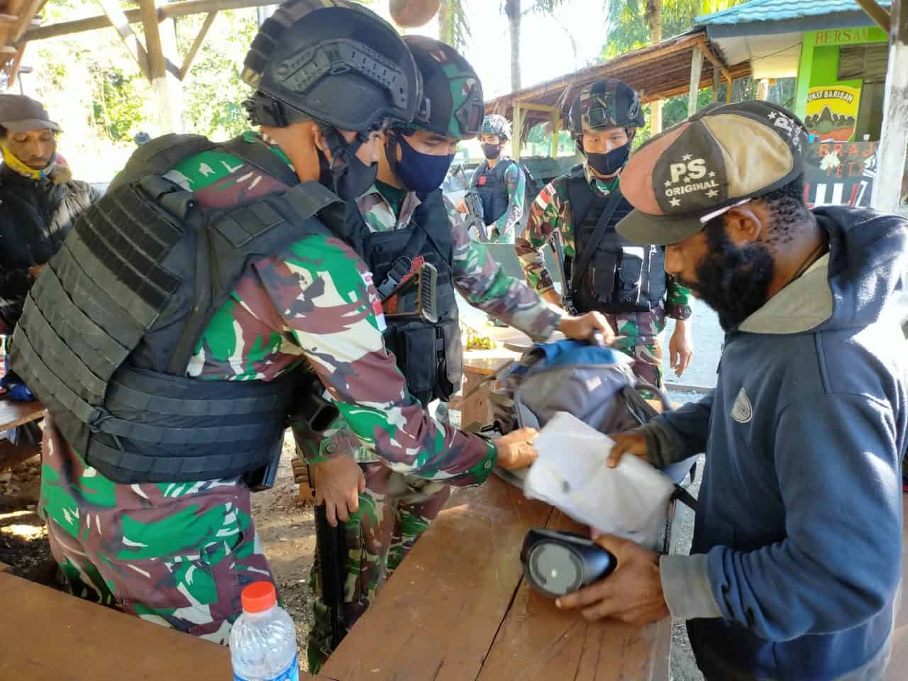 Pos TNI Amankan 6 Orang Terduga Anggota TPNPB-OPM Saat Sweeping di Papua