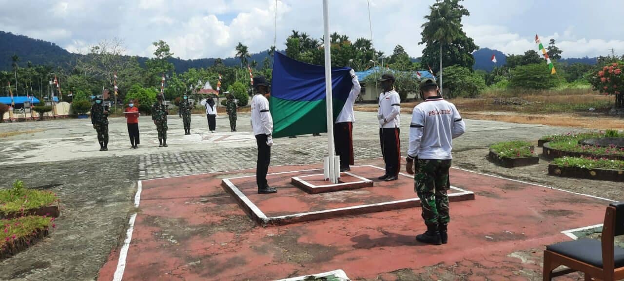 TNI di Perbatasan RI-PNG Latihkan Pasukan Pengibar Bendera (Paskibra) di Skouw Papua