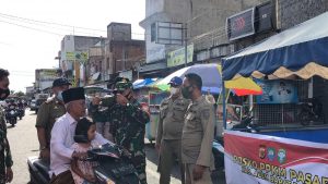 Sosialisasikan Disiplin Prokes, TNI Polri dan Petugas Gabungan di Abdya Kembali Bagi Masker Gratis di Pasar