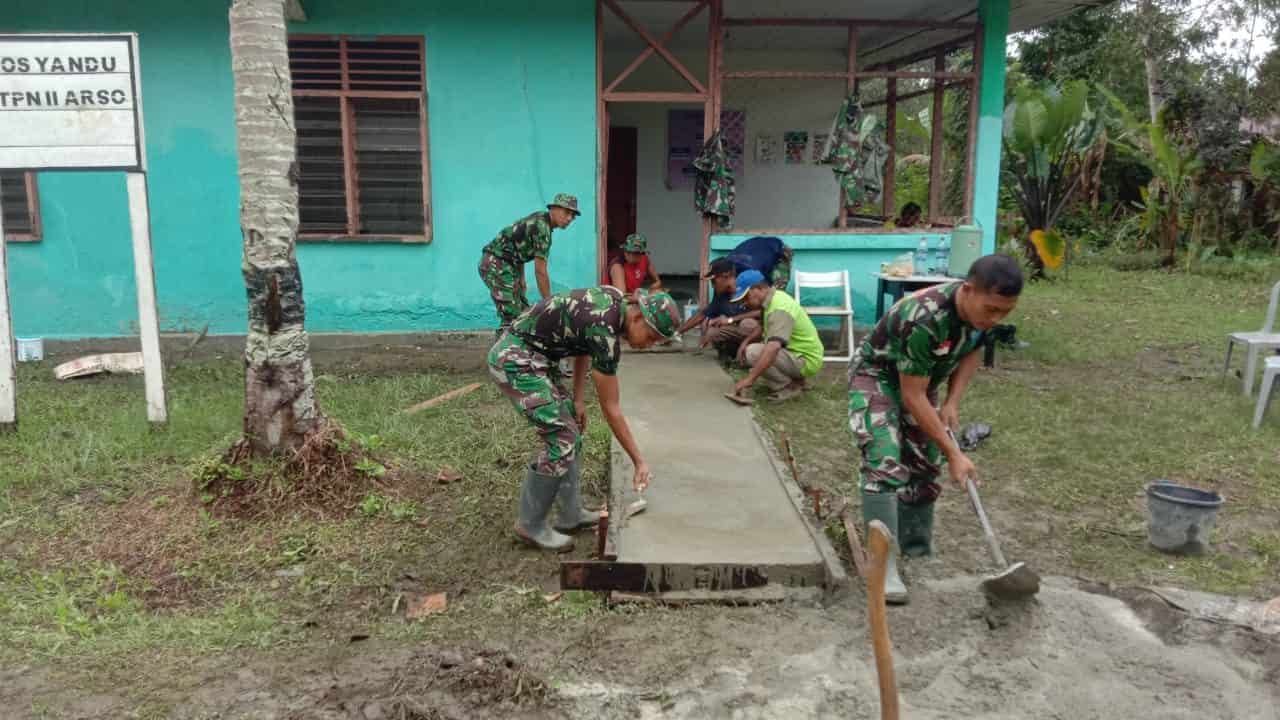 Jelang Hari Proklamasi Kemerdekaan RI, Satgas Yonif 403/WP Gelar Bhakti TNI di Wilayah Perbatasan RI-PNG