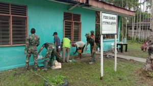 Jelang Hari Proklamasi Kemerdekaan RI, Satgas Yonif 403/WP Gelar Bhakti TNI di Wilayah Perbatasan RI-PNG