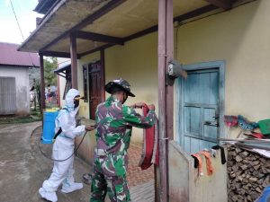 Dukung Program Pemerintah, Satgas Pamtas Yonif Mekanis 643/Wns Lakukan Penyemprotan Disinfektan dan Siapkan Isolasi Terpusat