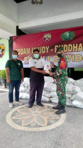 Kodim Badung Kembali Distribusikan 250 Paket Sembako Warga Terdampak Covid- 19