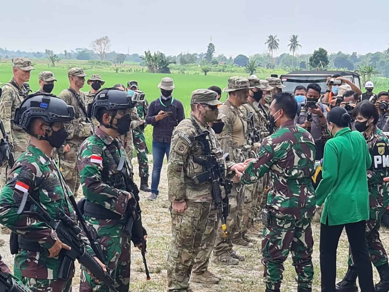 Kasad dan Komandan USARPAC Sematkan Wing Terjun Garuda Airborne