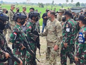 Kasad dan Komandan USARPAC Sematkan Wing Terjun Garuda Airborne