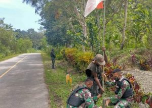 Sambut HUT RI Ke-76, Satgas Yonif 512/QY Bersama Masyarakat Kibarkan Merah Putih di Sepanjang Jalan Perbatasan