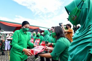 KASAD DIDAMPINGI IBU HETTY ANDIKA PERKASA MENGUNJUNGI RUMAH SAKIT TK. II WOLTER MONGINSIDI, MANADO, SULAWESI UTARA