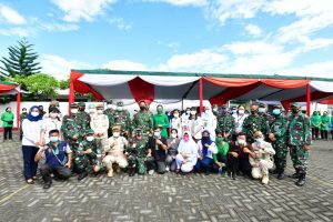 KASAD DIDAMPINGI IBU HETTY ANDIKA PERKASA MENGUNJUNGI RUMAH SAKIT TK. II WOLTER MONGINSIDI, MANADO, SULAWESI UTARA