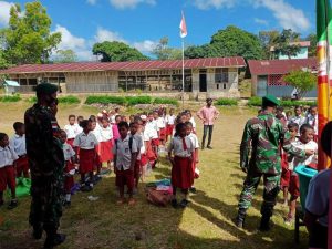 Satgas Yonarmed 6/3 Kostrad Ajak Siswa SD Khatolik Manusasi Gemar Minum Susu