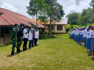 Cegah Penyebaran Covid-19, Satgas Yonif 403 Berikan Penyuluhan Kesehatan di Perbatasan RI-PNG
