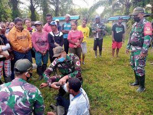 Satgas Yonif 131 Berikan Penyuluhan P3K Kepada Pekerja Kebun PT. Tandan Sawita