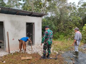 Satgas Yonif 144/JY Gotong Royong Pengecatan Gereja Bersama Warga Perbatasan